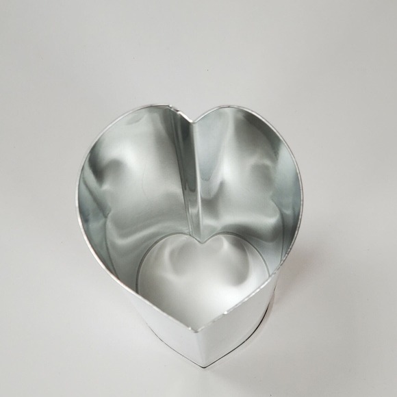 The Pampered Chef Valtrompia Bread Tube Heart Shape #1560 New W/ Open Box - Picture 3 of 3